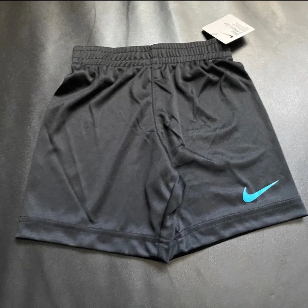 NWT Nike Athletic Set Boys Size 3T - Picture 3 of 3